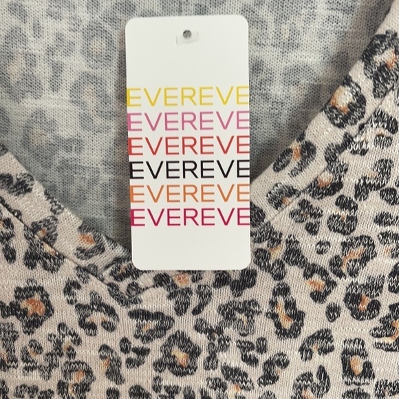 *NWT Z Supply Cheetah Print V-Neck Short Sleeve - Picture 4 of 6